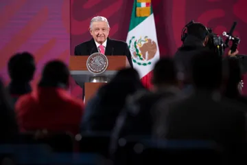 AMLO ofrece destrabar la venta de Banamex