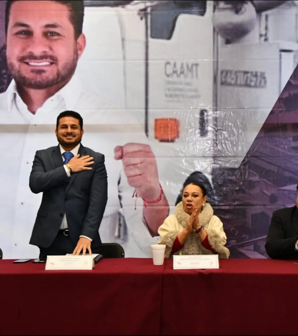 Titular de la CAAMT de Tulancingo utiliza lonas de informe para autopromocionar su imagen y la de la alcaldesa