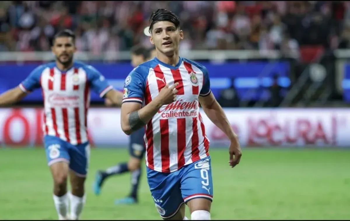 Alan Pulido regresa a Chivas como refuerzo para el Clausura 2025