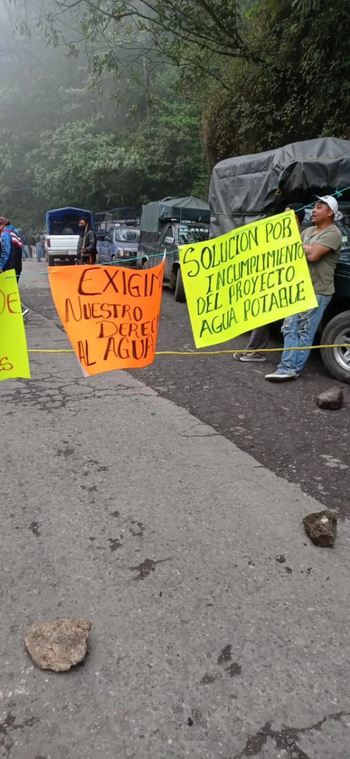 Retienen a tres funcionarios por falta de agua en Tlanchinol