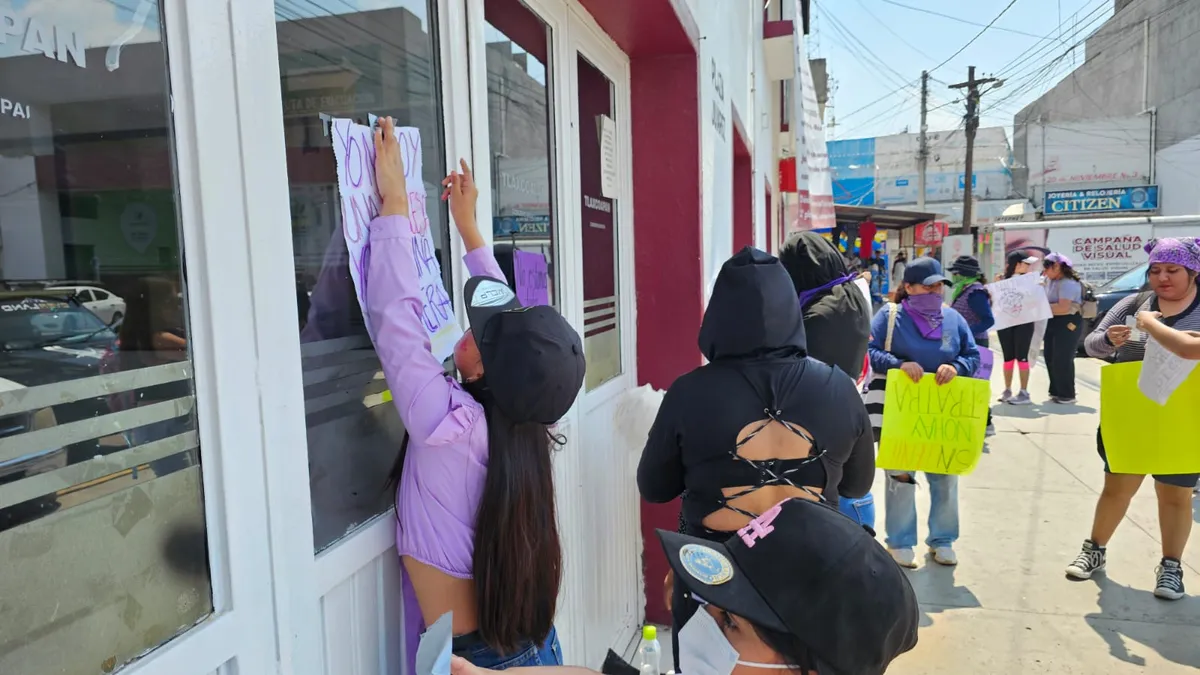 Con pancartas y mensajes contra la violencia, mujeres marcharon por Tlaxcoapan durante el 8M.