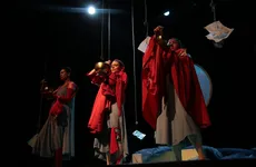 Una ballena llega al escenario para contar historias sobre el cuerpo femenino, la violencia y la crisis ambiental. Así será Ballenísmo en Pachuca.