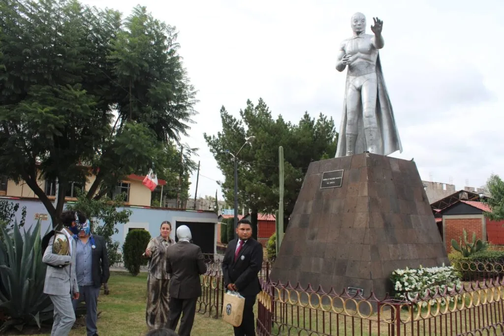 Con donación de piezas al museo local y la presencia de su hijo, Tulancingo conmemora el 109 aniversario del natalicio de El Santo
