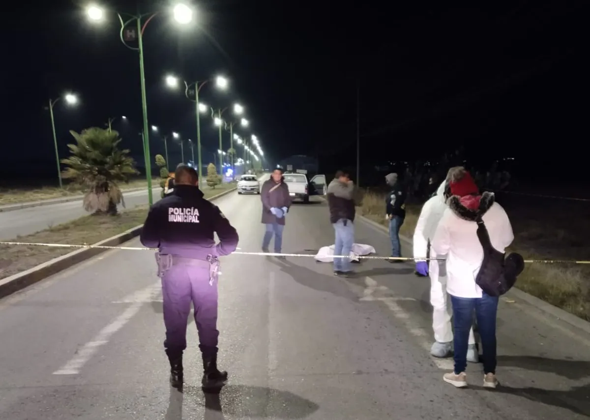 Trabajadora de la CAAMTH Tizayuca muere al caer de camioneta en movimiento