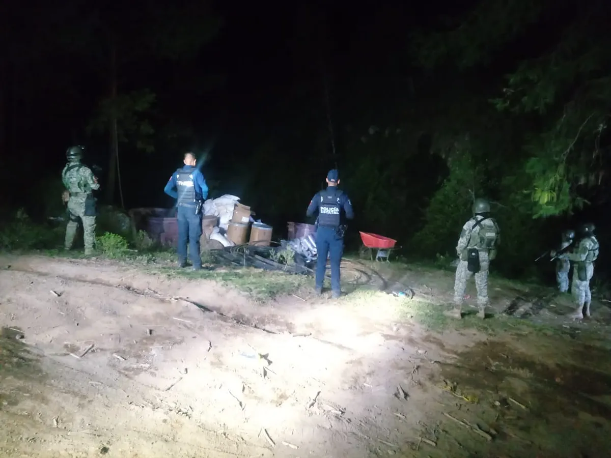 SSPH halla laboratorio clandestino en Acaxochitlán; incautan sustancias químicas