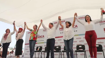 Ante más de 5 mil mujeres, Julio Menchaca se compromete a atenderlas de manera cercana y directa