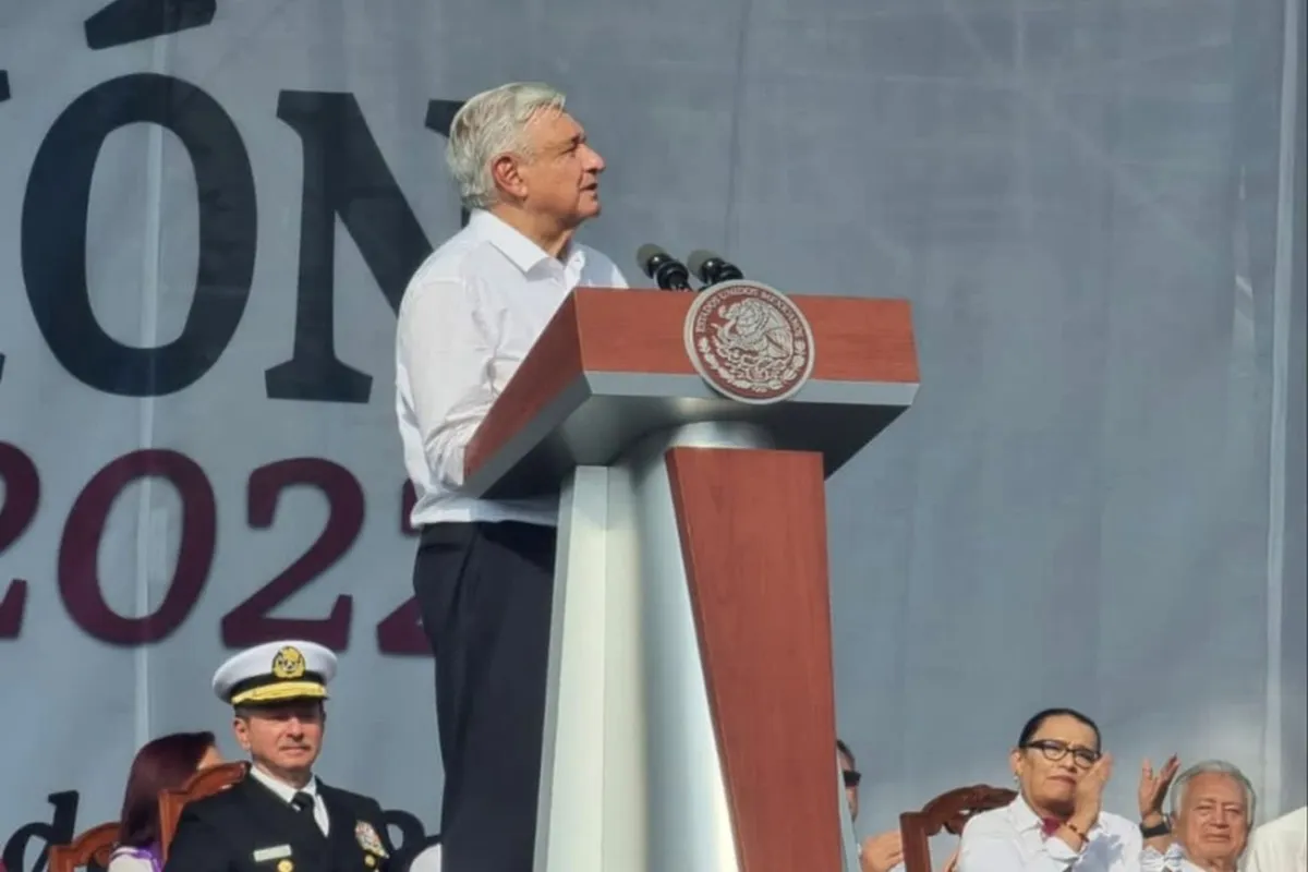 AMLO promete aumento del 20% al salario mínimo y carreteras a Hidalgo