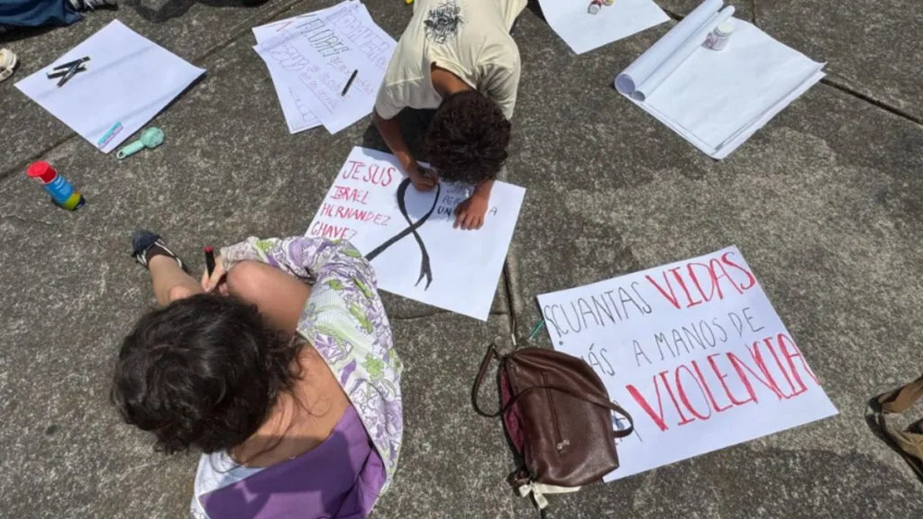 Estudiantes de la UNAM marchan a CU tras asesinato en CCH Sur; exigen seguridad