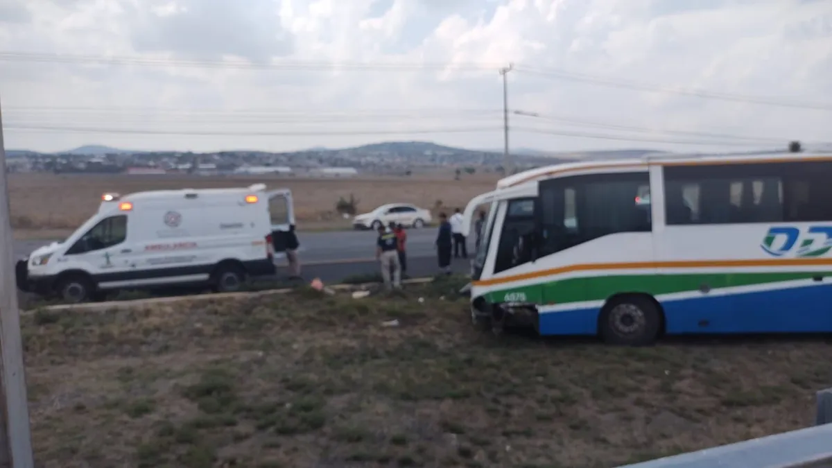 Autopista México-Pachuca: choca autobús ODT y camión de volteo