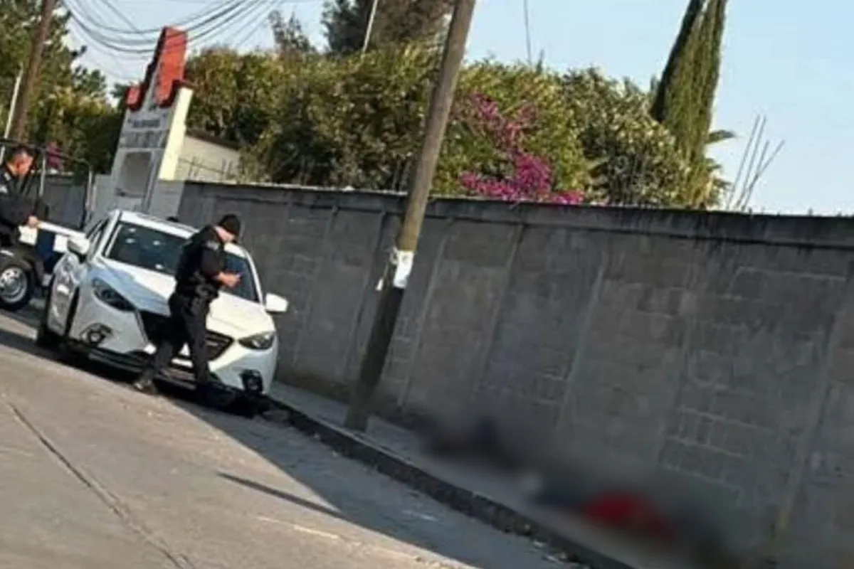 Autoridades investigan un hecho violento en Tula de Allende tras localizar un vehículo robado y armas en el lugar.
