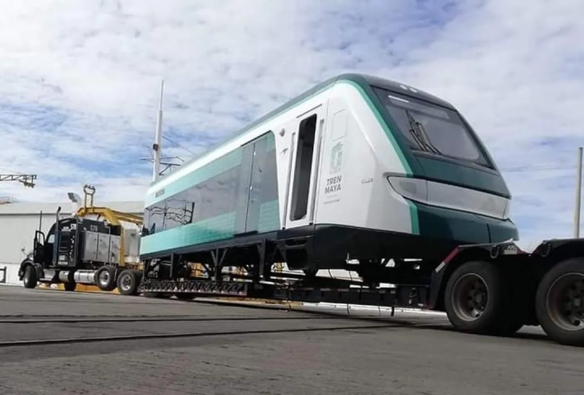 AMLO supervisa avance de vagones del Tren Maya en Hidalgo