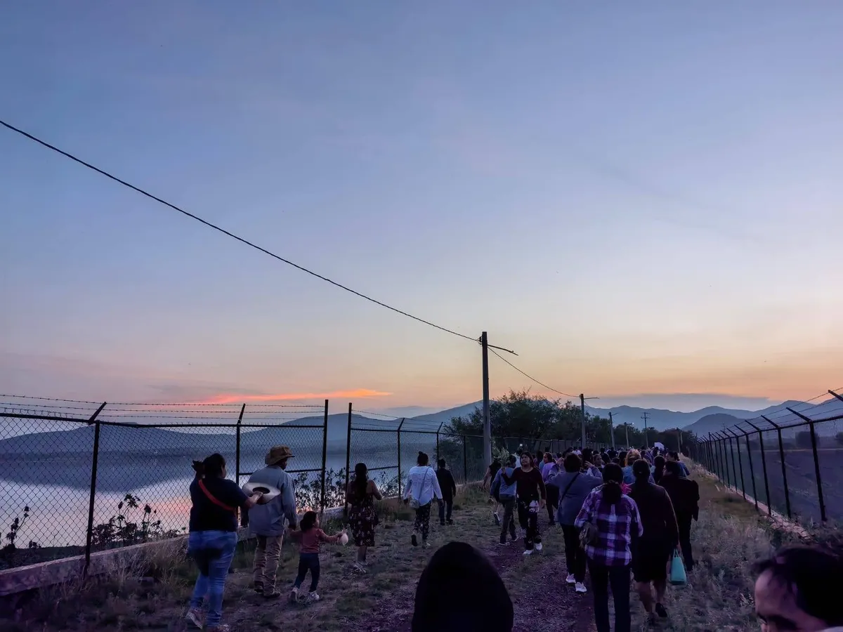 Cierran negocios, muere ganado y el problema sigue