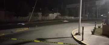 Pachuca: mueren dos motociclistas tras derrapar frente a Plaza Q