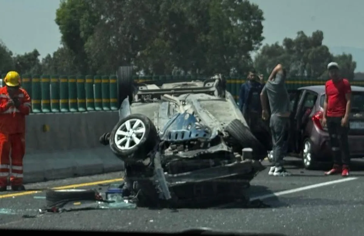Accidente en la México-Pachuca: vehículo volcado y un lesionado grave
