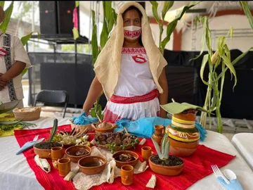Chef reconocido invita a cocinera tradicional a su restaurante Hñähñu