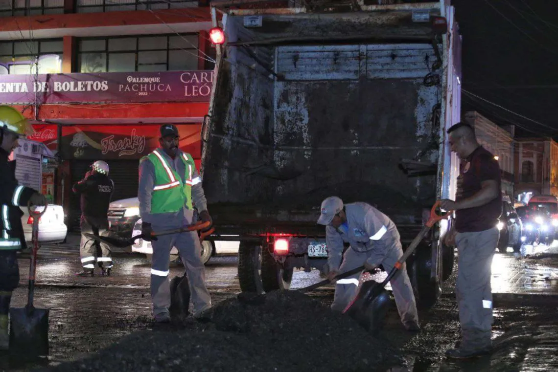 Ayuntamiento de Pachuca supervisa las calles tras fuerte lluvia