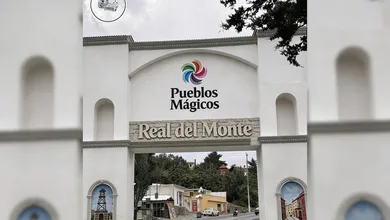 La entrada turística más esperada de Real del Monte sigue incompleta; el clima retrasó los trabajos y aún no hay fecha exacta de entrega.