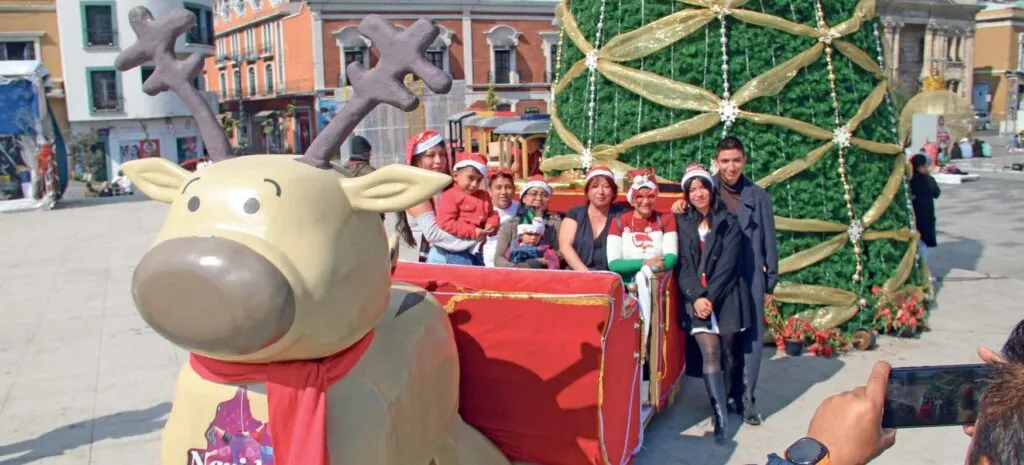 Santa trae magia y alegría a las familias