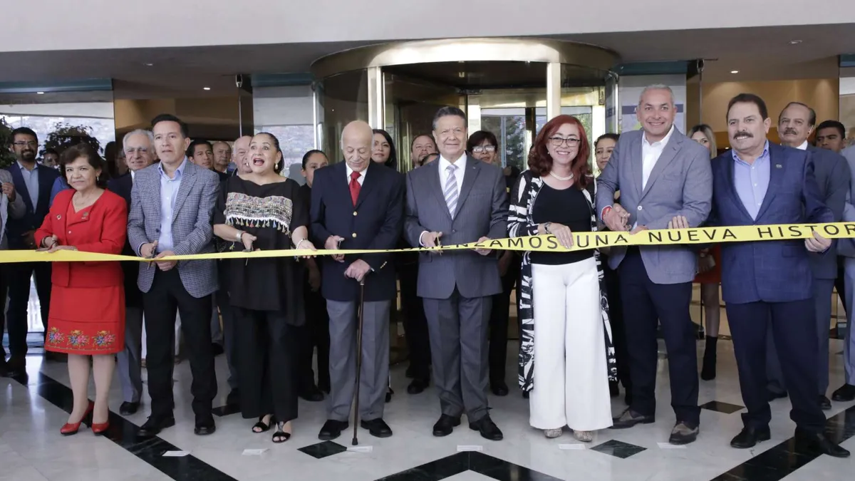 Julio Menchaca participa en relanzamiento del Hotel La Joya
