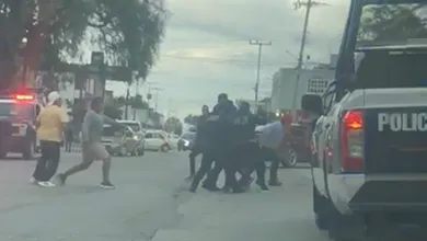 Riña entre civiles y policías estatales en Tlaxcoapan