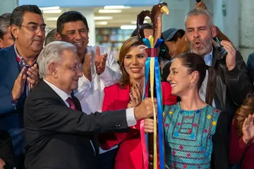 “Tomo este bastón de mando con orgullo y compromiso”: Claudia Sheinbaum