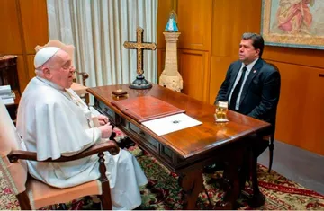 Encuentro en el Vaticano: Pedro Haces y el Papa Francisco discuten la situación de los migrantes y sus derechos humanos