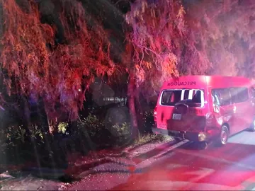 Choque entre camioneta y transporte de personal deja cinco lesionados en Tula-Tepeji