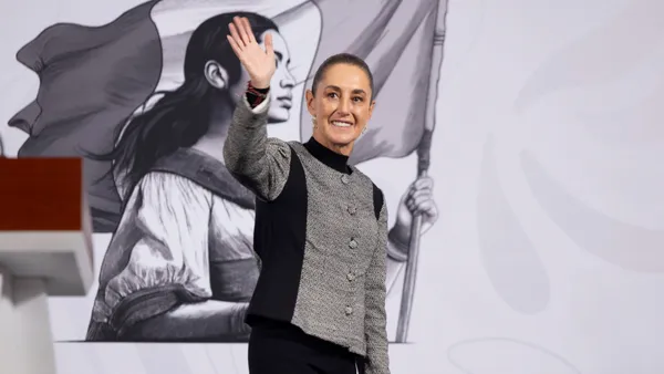 Claudia Sheinbaum confirmó que ofreció una embajada al exfiscal Alejandro Gertz Manero. Además, informó avances en el caso Ayotzinapa y en el Plan Michoacán. Aquí los detalles.