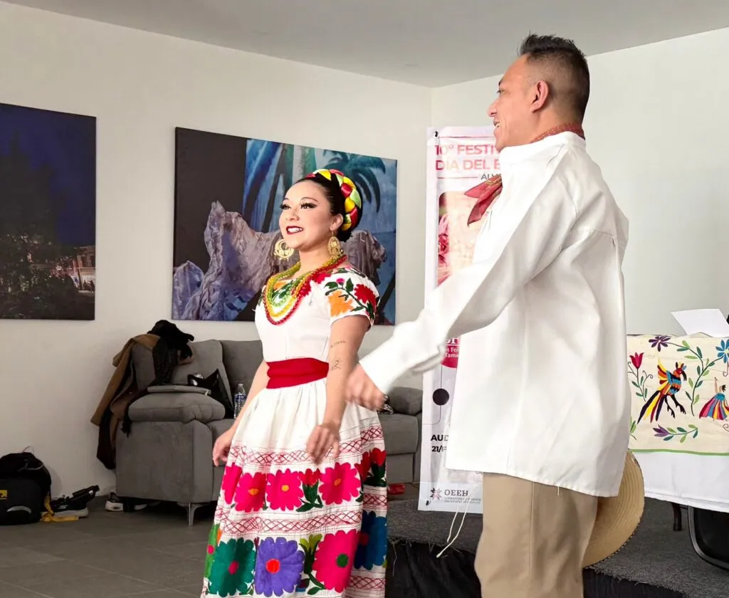 De Ecatepec a los escenarios de Hidalgo: Itzel Hernández, una joven que encontró en el folklore su forma de vida