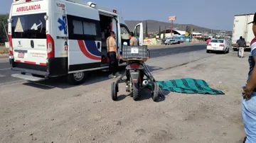 Ixmiquilpan: hallan cadáver de presunto motociclista sobre la carretera