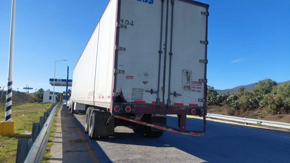 Choque en autopista Arco Norte deja dos heridos graves