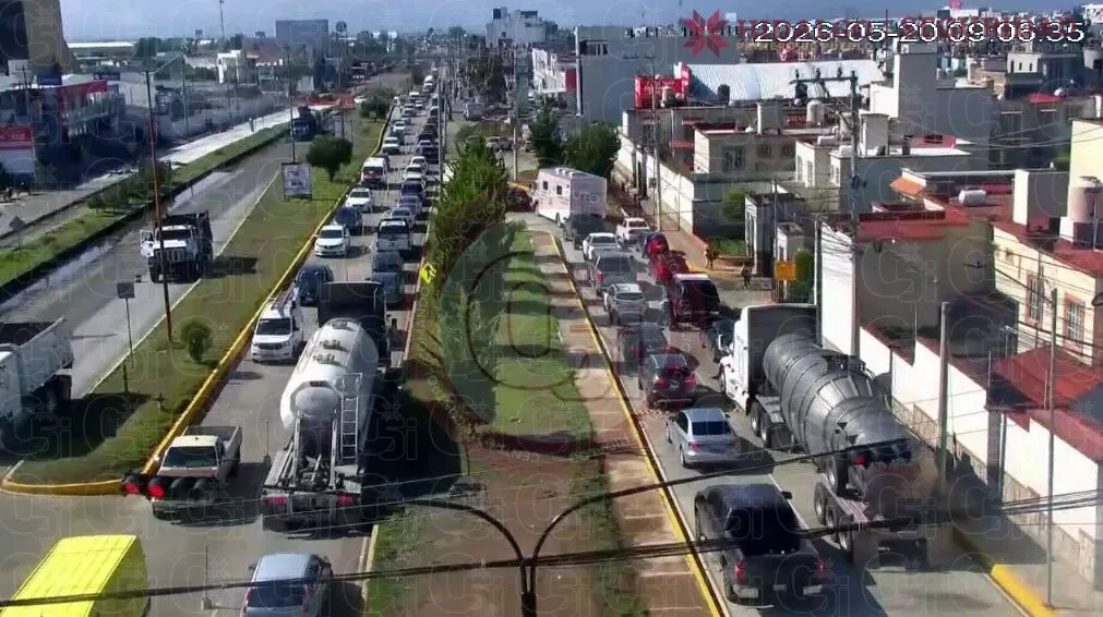 Entre obras y carga vehicular complica circulación en accesos principales de Pachuca