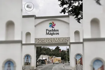 La entrada turística más esperada de Real del Monte sigue incompleta; el clima retrasó los trabajos y aún no hay fecha exacta de entrega.