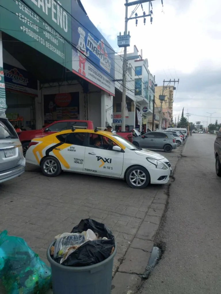 Comercios ocupan banquetas en Tizayuca y vecinos piden operativos