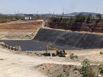 La obra busca resolver una crisis de basura, pero ahora enfrenta una fuerte oposición por su ubicación.