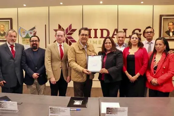 Firma de compromiso de neutralidad en Revocación de Mandato en Hidalgo.