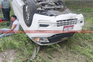 Movilización de emergencia y tráfico intenso tras aparatosa volcadura cerca de Tolcayuca.