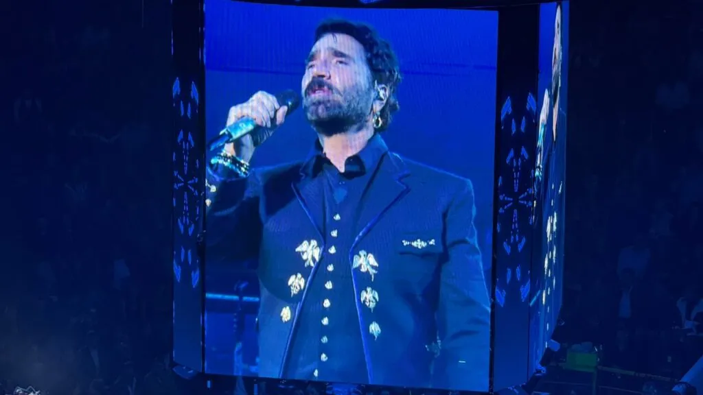 Alejandro Fernández agota dos noches en el Palenque de Pachuca