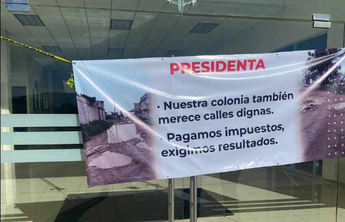 Bloqueo en presidencia municipal de Tulancingo por vecinos de Alamoxtitla.