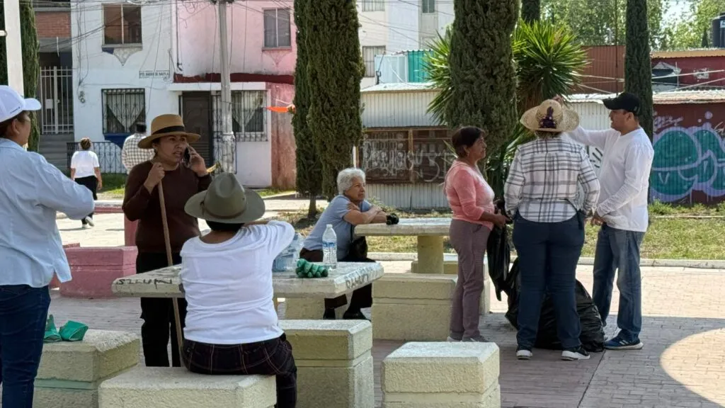 Vecinos de El Palmar realizan faena y exigen atención a calles, agua y seguridad