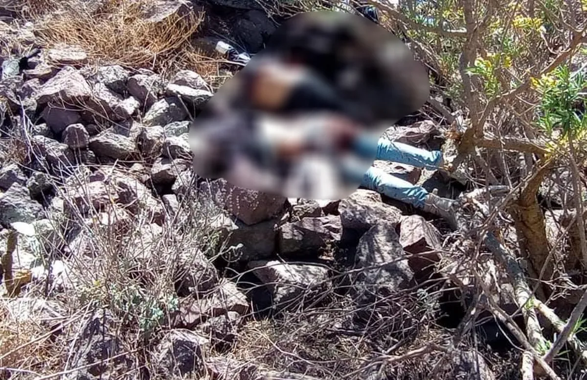 Hallan cinco cadáveres con mensaje en Huichapan