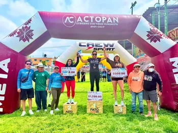 Corredores participan en la carrera "Actopan y sus Raíces" en Actopan.