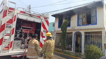Incendio en una casa de Tepeji del Río moviliza a Protección Civil