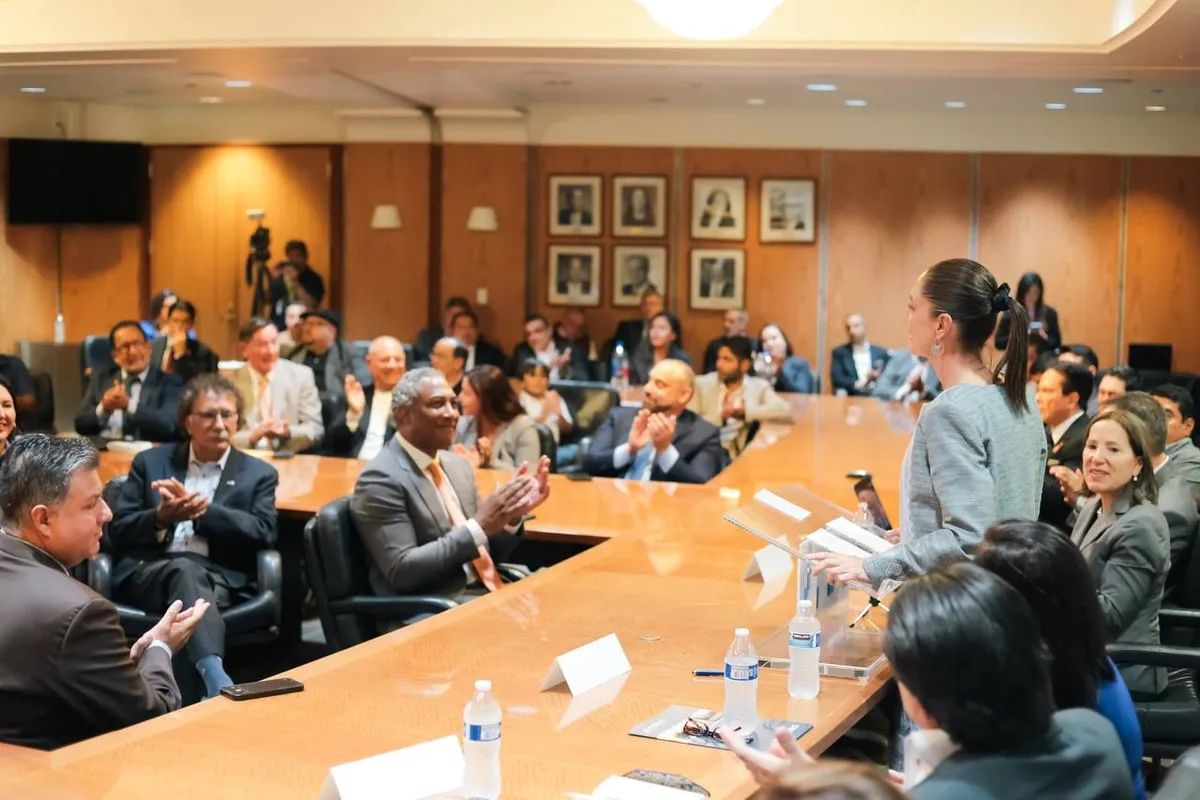 Militantes de Morena en Los Ángeles dan bienvenida a Claudia Sheinbaum