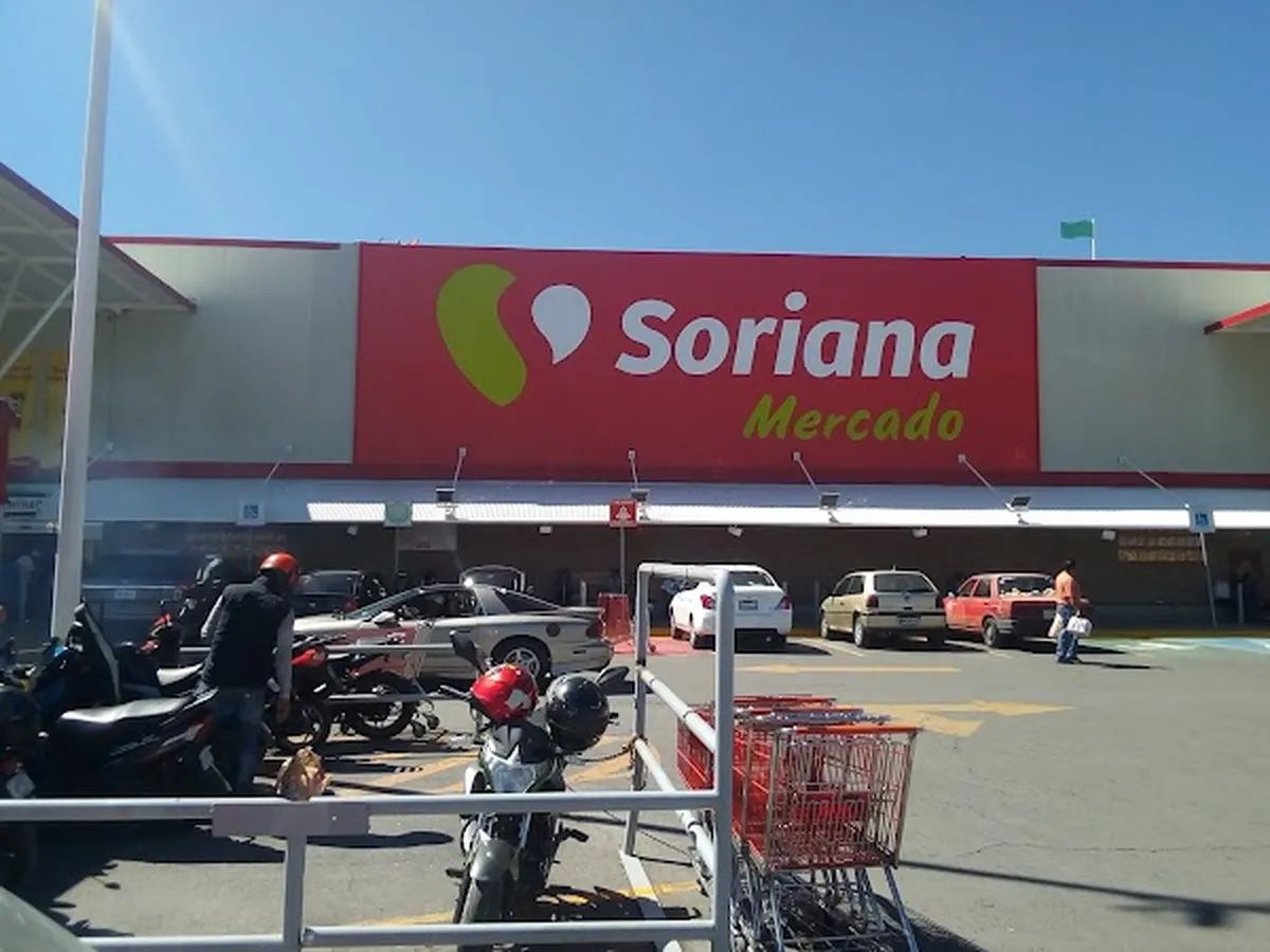 Policía detiene a menor en Soriana por presunto robo.