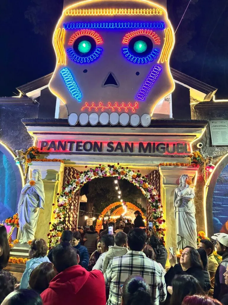 Tulancingo renueva el panteón San Miguel para recibir el Día de Muertos