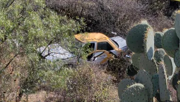 Taxi cae a barranco en el Corredor de la Montaña: un fallecido