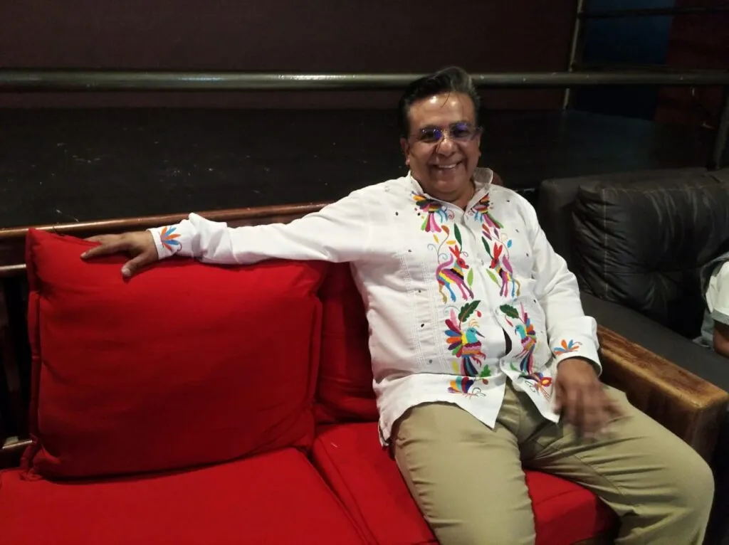 Ángel Servin, el veterinarioque fundó un foro teatral