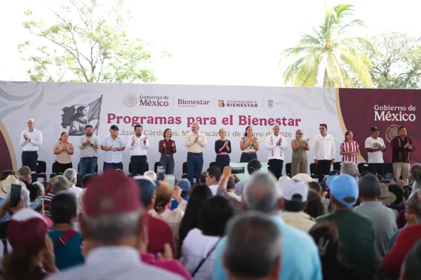 Claudia Sheinbaum presenta avances del Plan Michoacán en Lázaro Cárdenas.