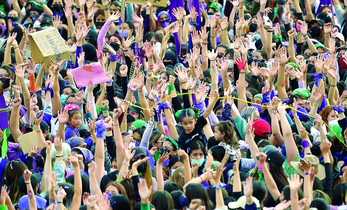 8 de marzo: más de 4 mil mujeres exigen justicia en Pachuca